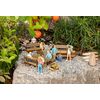 Bancs et tables en bois rustique