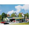 Station-service avec bâtiment de service