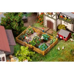 Ziergarten mit Blumen und Büschen