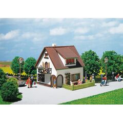 Maison avec lucarne