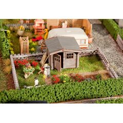Jardin ouvrier avec petite maison de jardin