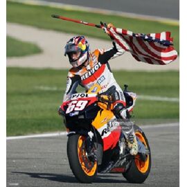 LEM122061169-HONDA RC211V 1:12 N.Hayden World Champion MotoGP 2006W/Figurine &amp; W/Flag