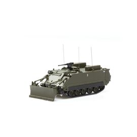 M113 Char du génie 63 avec lame de déneigement
