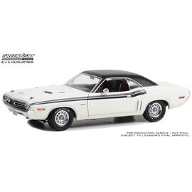 ARW47.13668-1971 Dodge Challenger R/T Bright White w/ Black Interior and Red Plaid Seats