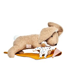HOLLY HASE couché