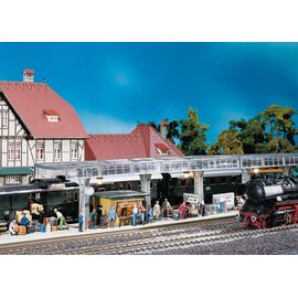 Quai de gare avec kiosque