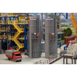 Réservoir industriel surélevé
