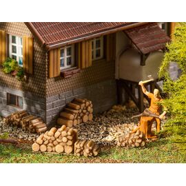 6 Petits tas de bois de chauffage