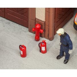 6 extincteurs et 2 bouches d'incendie