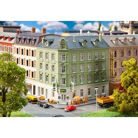 Ancienne maison de ville avec bar