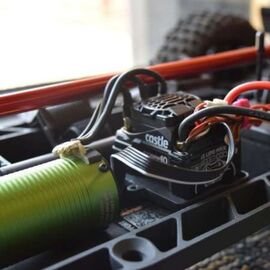 MOTEUR/VARIATEUR COBRA 10 1/10 COBRA 10┬á6S MAX, 25.2V MAX, 8A PEAK BEC W/1406-6900KV SENSORED MOTOR