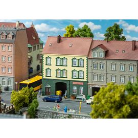Maison de ville avec magasin de modélisme