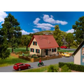 FALLER Promotions-Set Bastelhaus  crème/rot