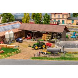 Abri à outils Fosse à lisier et silos à fourrage