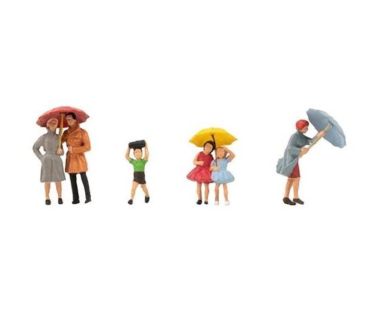 ARW01.150953-Passanten mit Regenschirm
