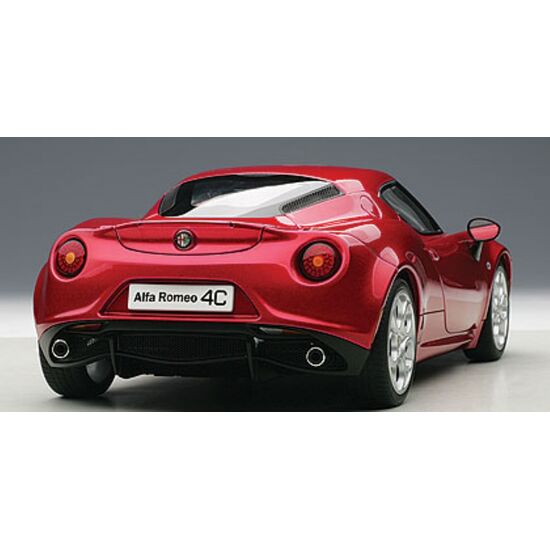 ALFA R. 4C rot 1:18, 2 image