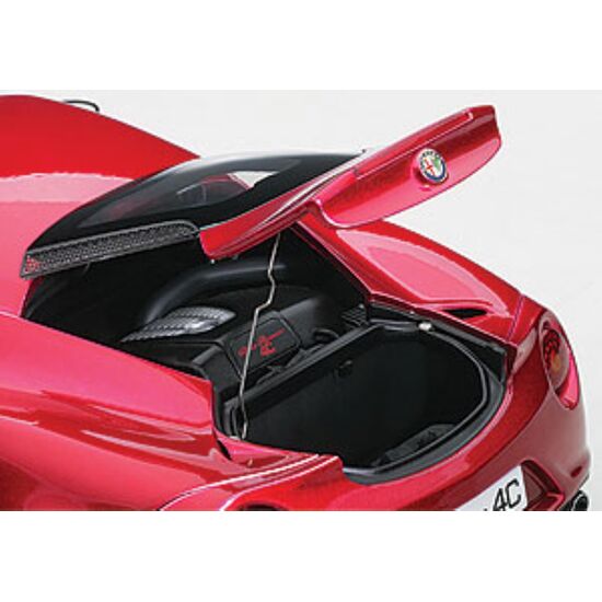 ALFA R. 4C rot 1:18, 4 image