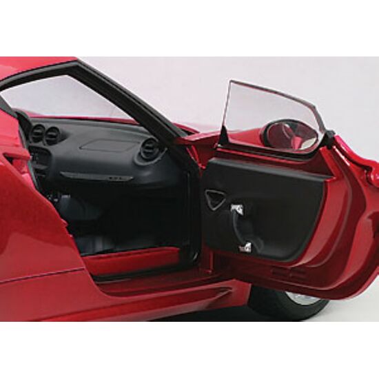 ALFA R. 4C rot 1:18, 5 image