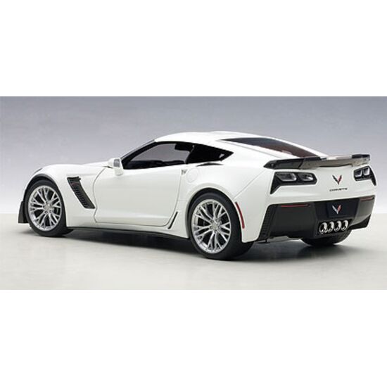 CHEVR. Corv. C7 Z06 blanc 1:18, 2 image
