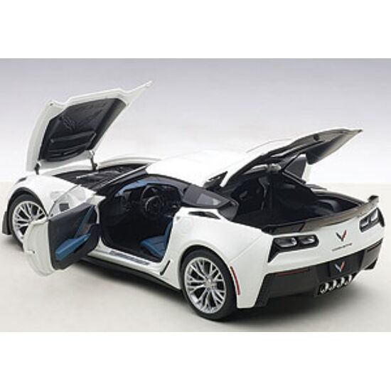 CHEVR. Corv. C7 Z06 blanc 1:18, 4 image