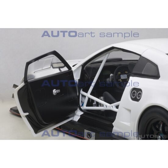 NISSAN GT-R Nismo GT3 blanc 1:18, 5 image