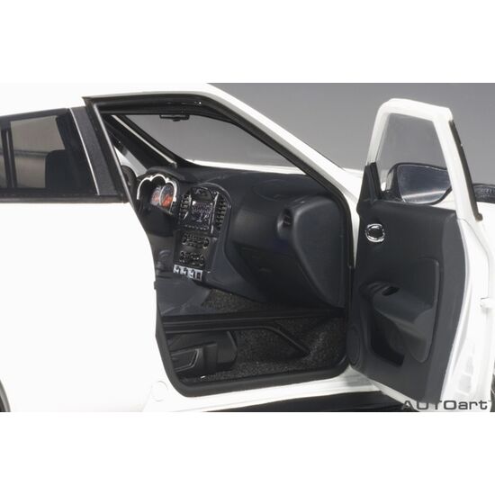 NISSAN JUKE R 2.0 blanc 1:18, 4 image