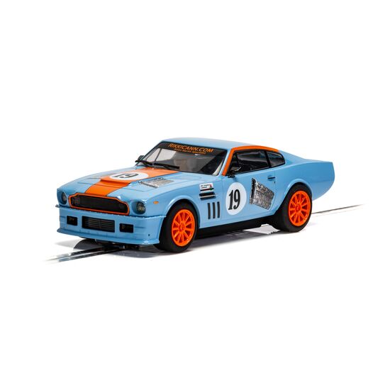 Aston Martin V8-Gulf Edition-Rikki Cann Racing
