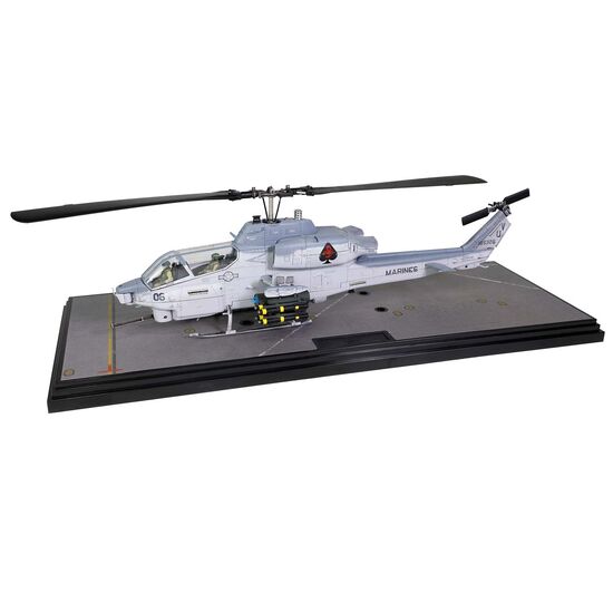 Hélicoptère d'attaque Bell AH-1W Whiskey Cobra