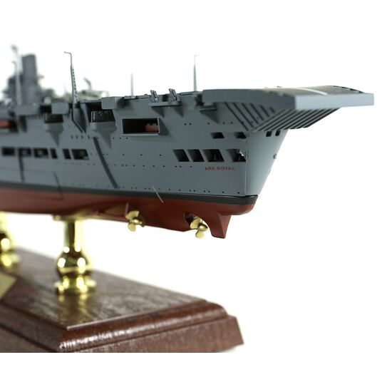 British HMS Ark Royal (91) porte-avions, 3 image