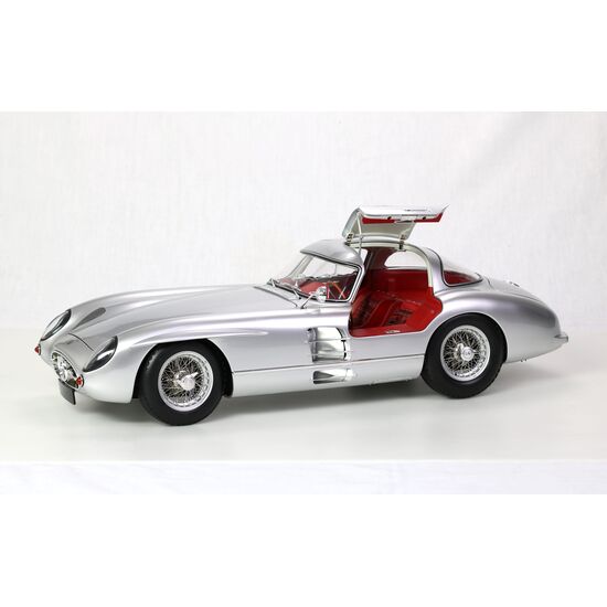 MB 300 SLR Uhlenhaut Coupé Bausatz 1:8 red version, 3 image