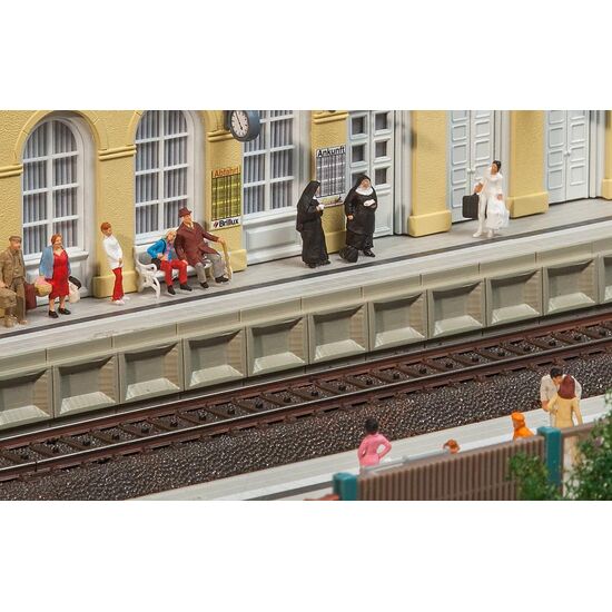 Moderner Bahnsteig für C-Gleis, 3 image