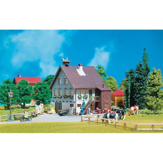 Maison avec nid de cigogne