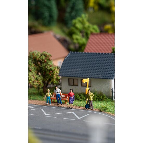 Wartende Passanten, 2 image
