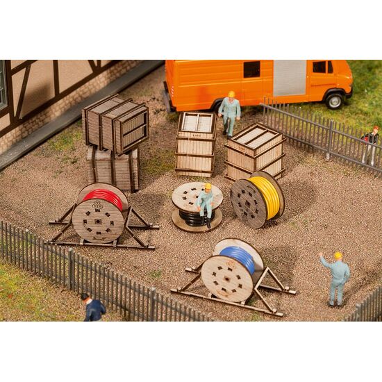 Caisses de transport et rouleaux de câbles