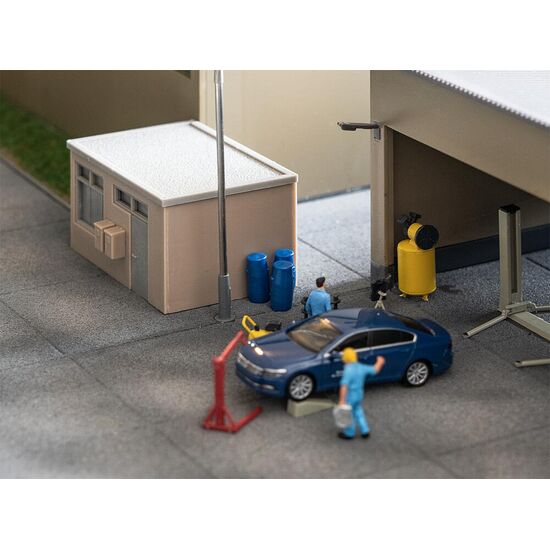 9 fûts en plastique, 2 image
