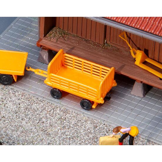 2 wagons à quai orange