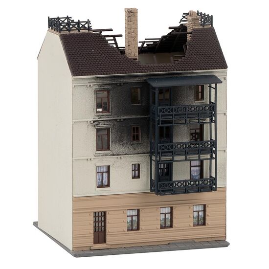 Brennendes Wohnhaus, 3 image