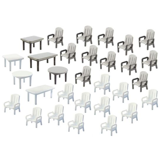 24 chaises de jardin et 6 tables