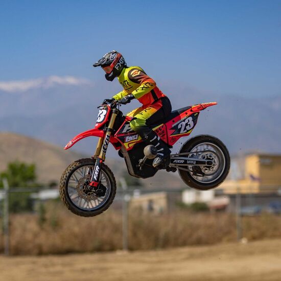 PROMOTO-MX Motorcycle RTR 1:4 EP FXR - RED SANS accu & chargeur