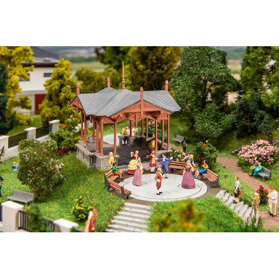 Kiosque à musique avec personnages dansants