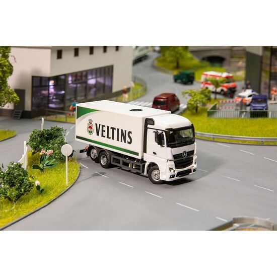 Car System Digital Camion MB Actros Streamspace Fourgon Boissons Veltins (HERPA)