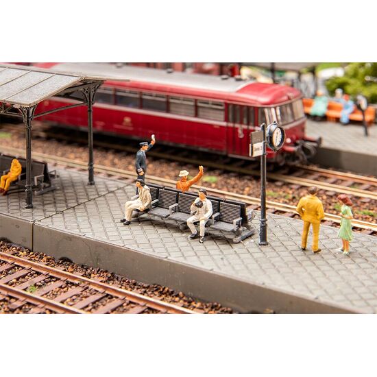 2 Bahnsteigbänke
