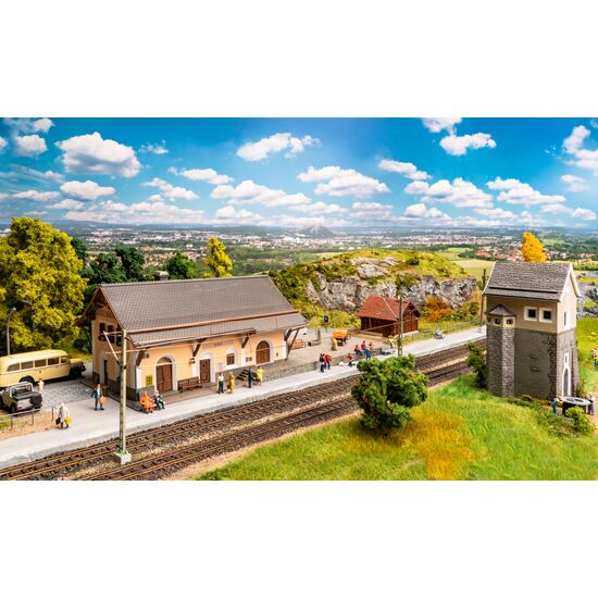 Gare de Susch avec salle de commande Toilettes Fontaine