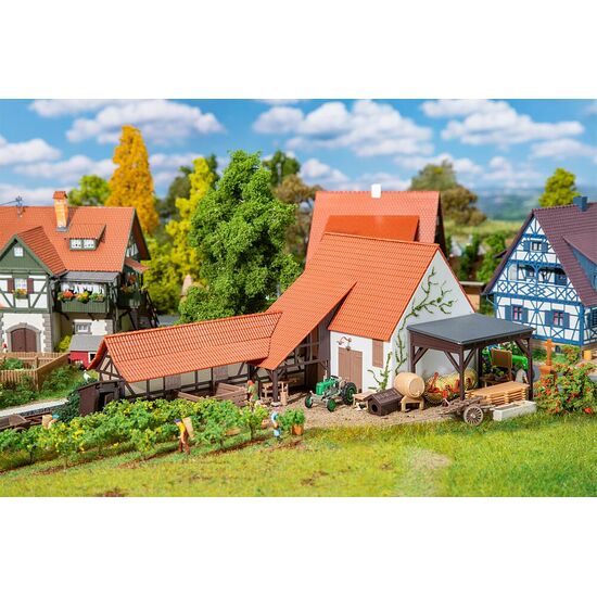 Bâtiment agricole avec accessoires