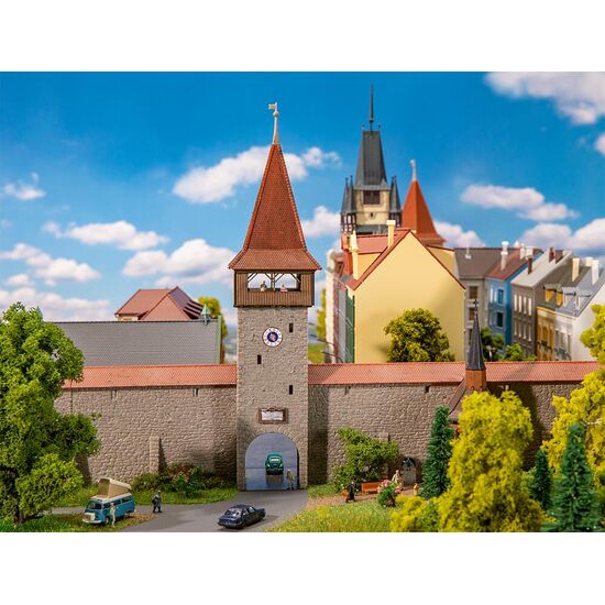 Tour de la vieille ville avec mur